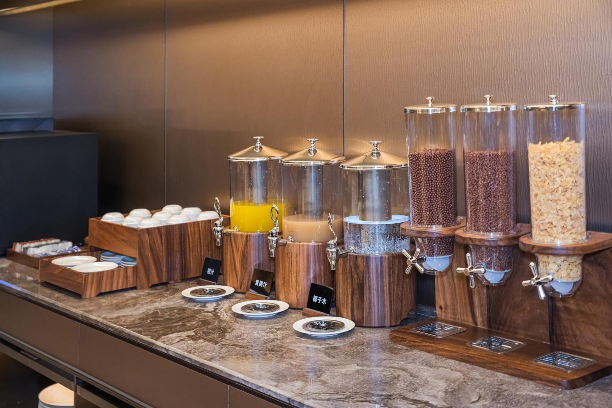 Orange Crystal Hotel, Baoyang Road, Baoshan District, Shangha 4*
