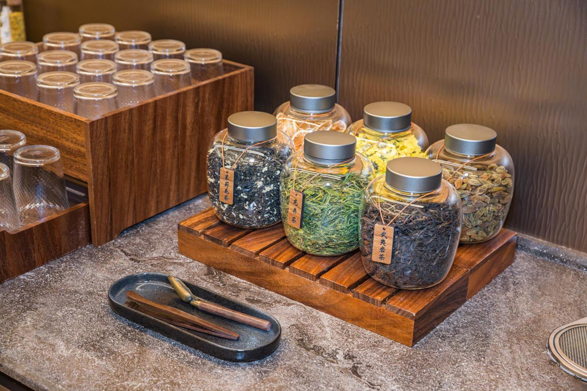 Hotel Orange Crystal Hotel, Baoyang Road, Baoshan District, Shangha