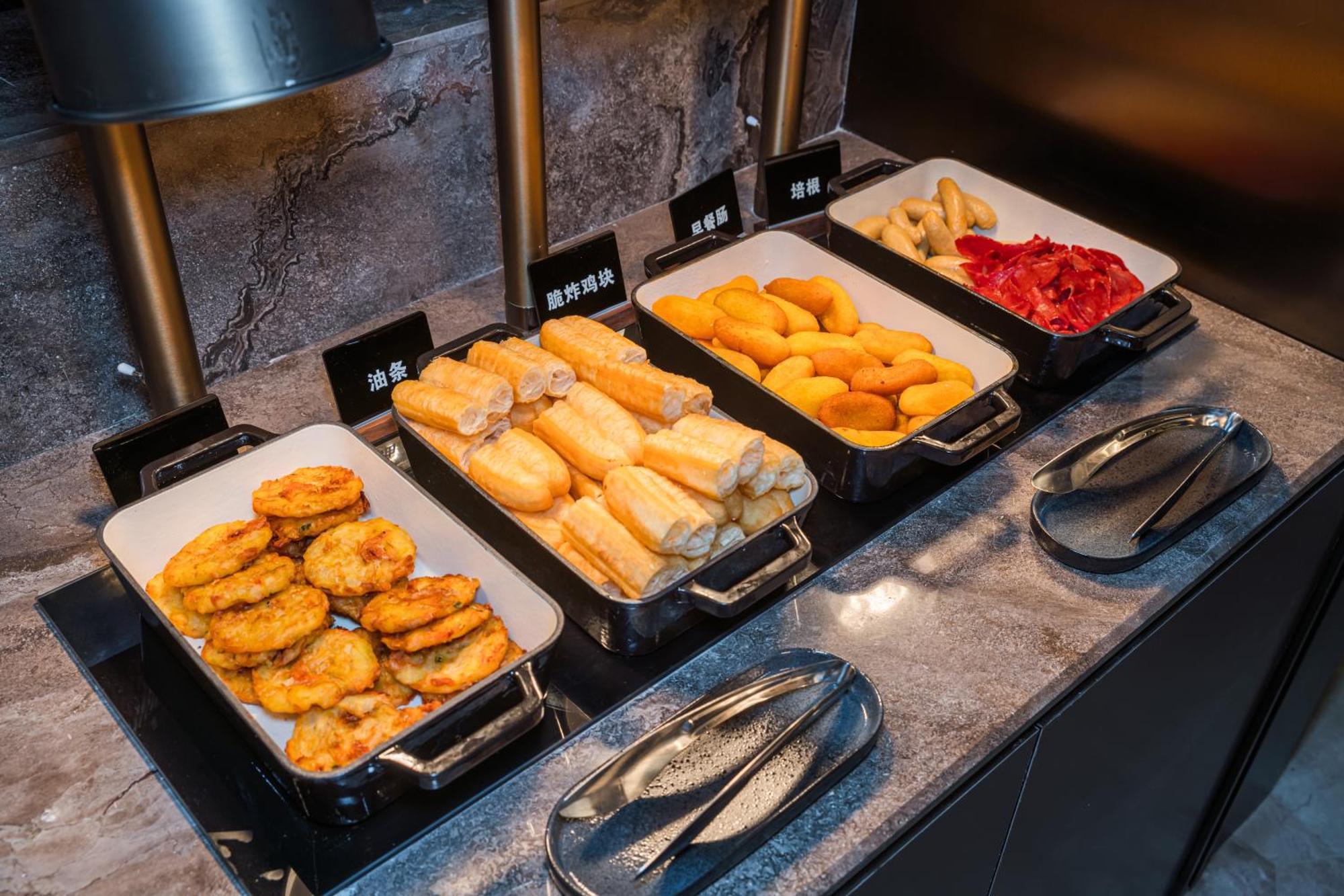 Hotel Orange Crystal Hotel, Baoyang Road, Baoshan District, Shangha